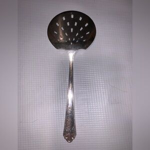 Wm A Rogers A1 CROYDON MARY LEE 1932 Silverplate Pierced Tomato Cucumber Server